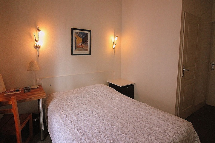 Room 32 of 64