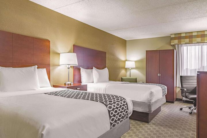 2 Double Beds (5 of 14)