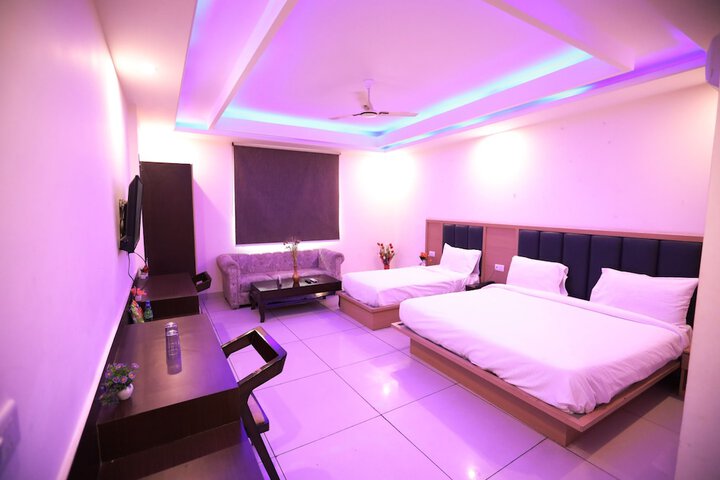 Room 11 of 24