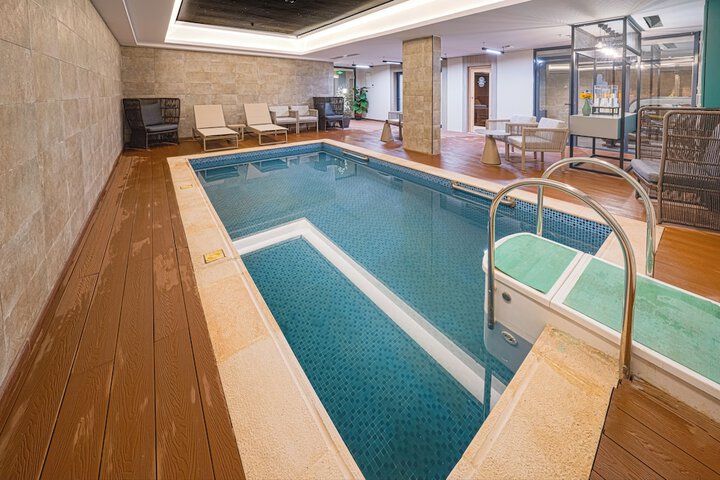 Pool 20 of 37