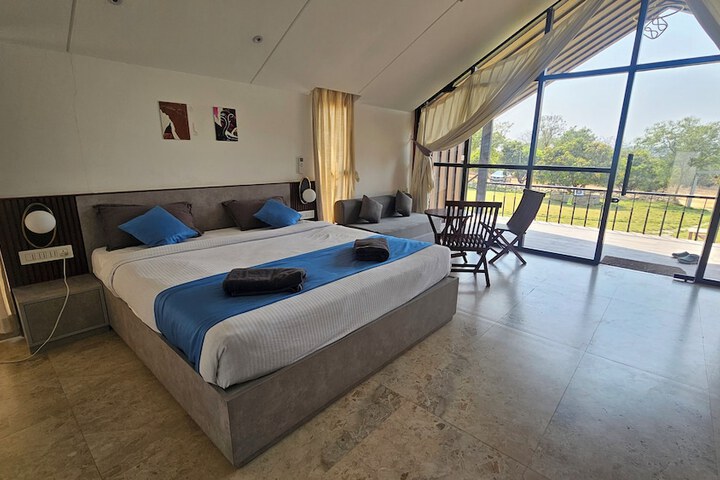 Room 4 of 30