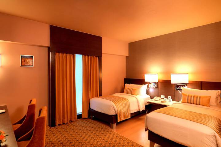 Room 4 of 33