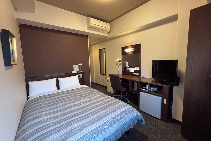 Room 11 of 26