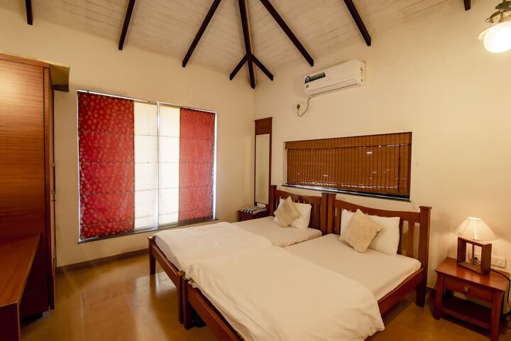 Room 12 of 38