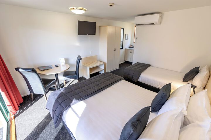 Room 17 of 36
