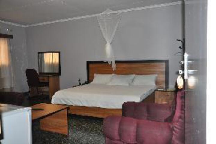 Room 5 of 6
