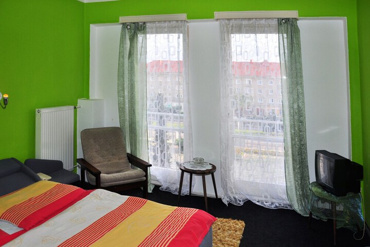 Room 7 of 16