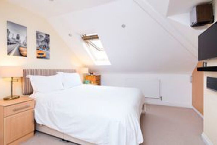 Room 10 of 25