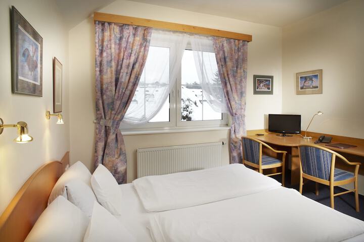 Room 10 of 24