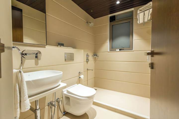 Room 6 of 7