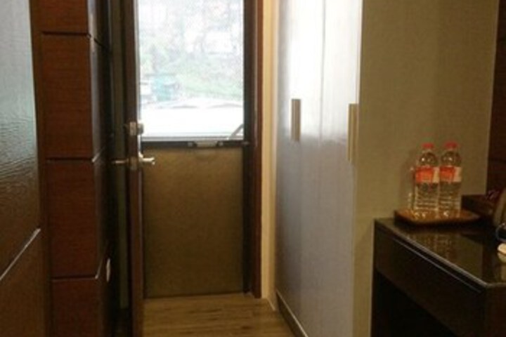 Room 7 of 14