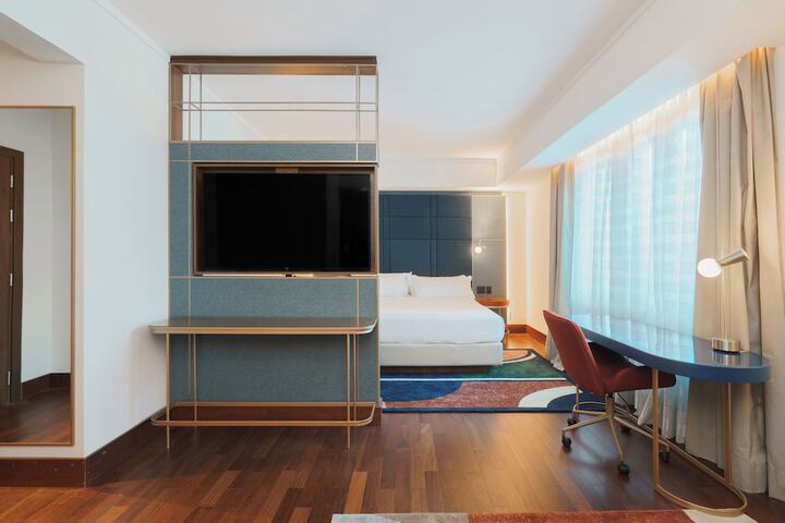 Room 15 of 142