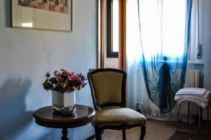 Room 28 of 53