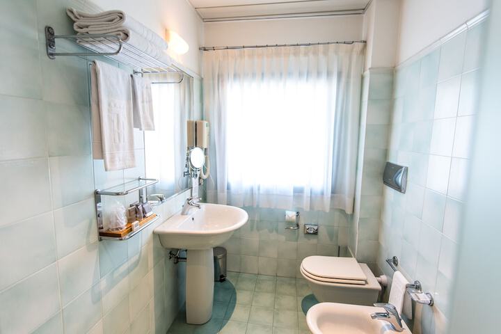 Room 44 of 65