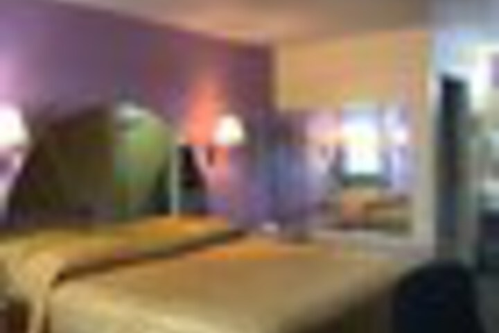 Room 32 of 66