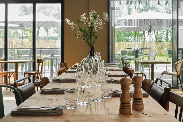 Dining 18 of 25