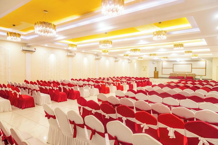 Ballroom/Hall 53 of 75