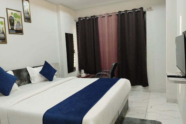Room 8 of 24
