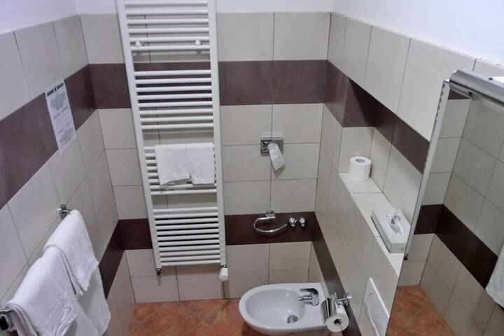 Room 42 of 98