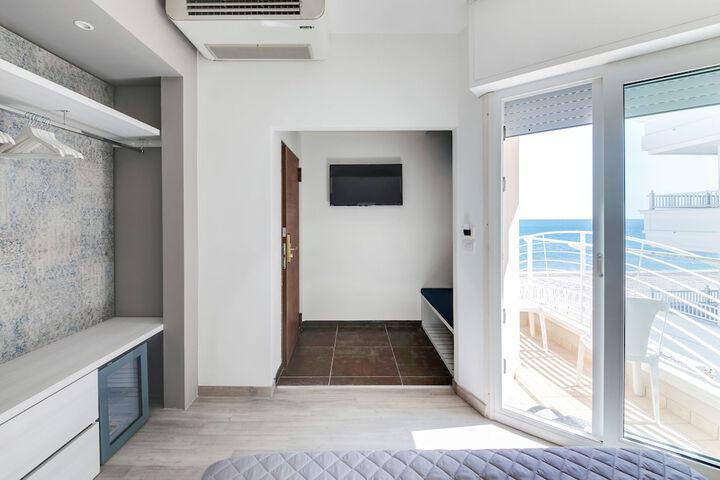 Room 14 of 30