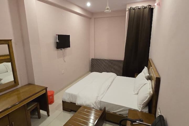 Room 16 of 40