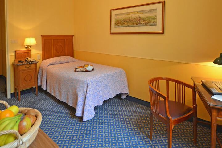 Room 7 of 38