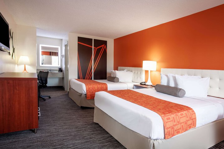 2 Queen Beds Accessible (9 of 12)