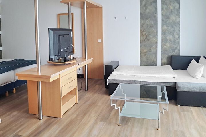 Room 9 of 84
