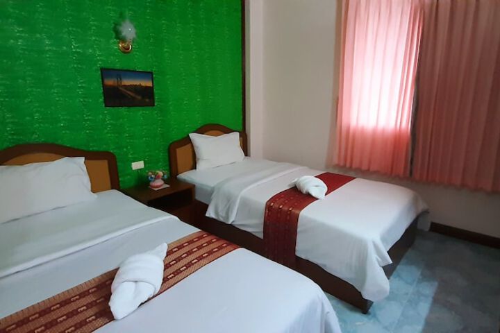 Room 32 of 66