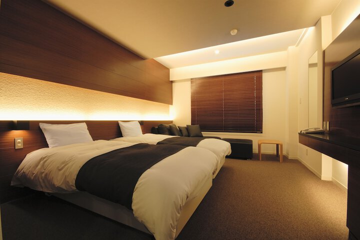 Room 6 of 83
