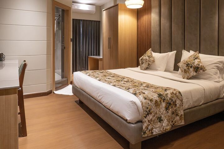 Room 18 of 119