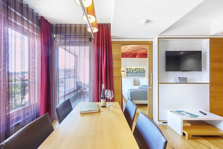 Room 14 of 44