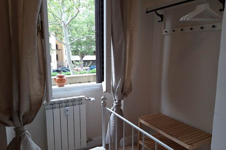 Room 8 of 103