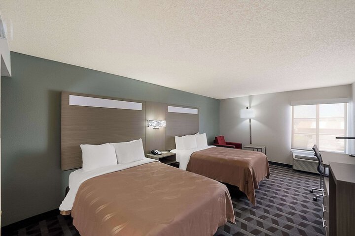 2 Double Beds (8 of 19)