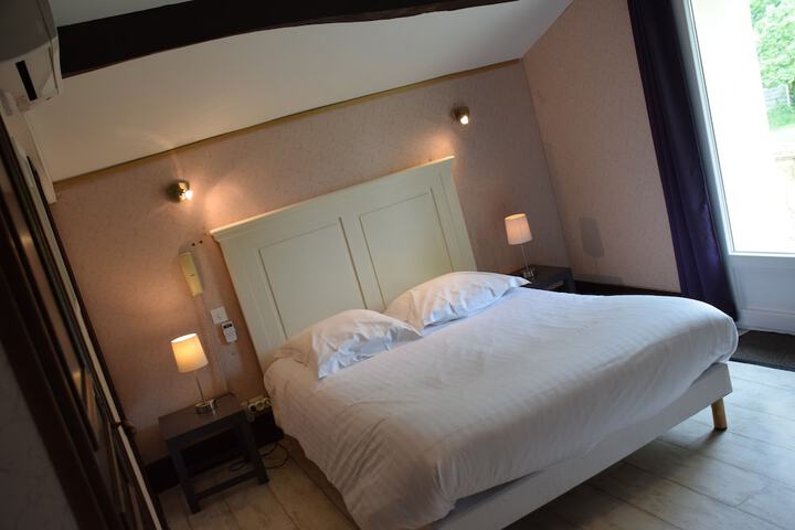 Room 12 of 40