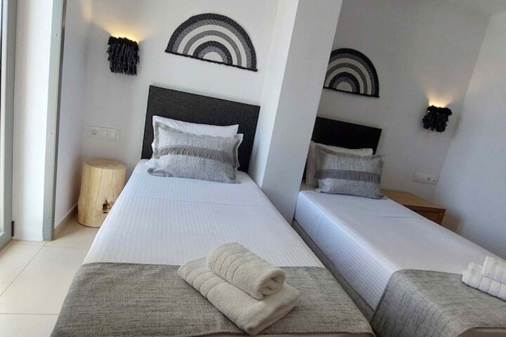 Room 6 of 38