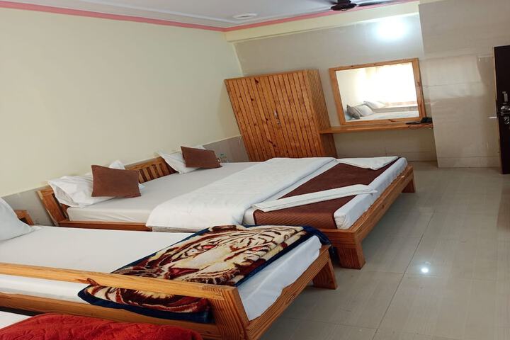 Room 4 of 25