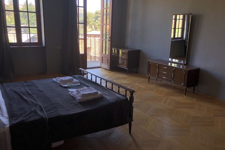 Room 22 of 28