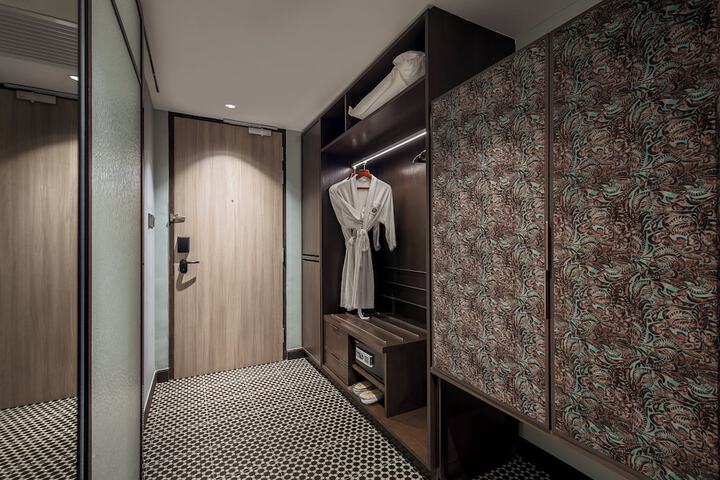 Room 34 of 84