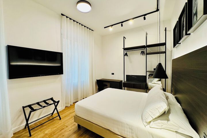 Room 9 of 33