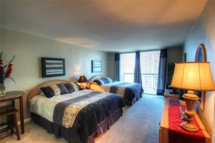 Room 4 of 10