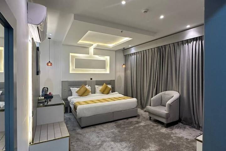 Room 12 of 43