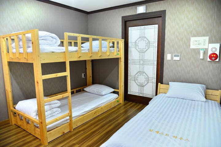 Room 13 of 43