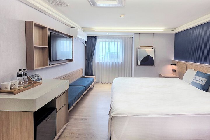 Room 11 of 33