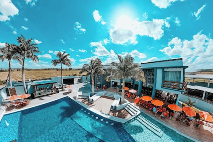 All in Hotel Club