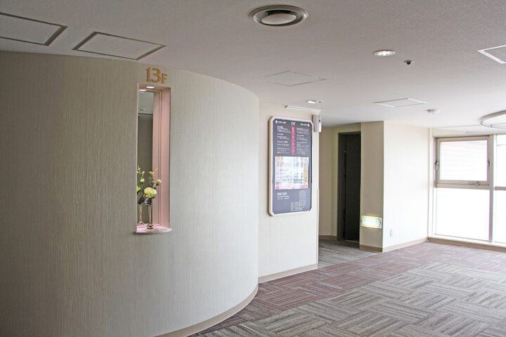 Ballroom/Hall 30 of 36
