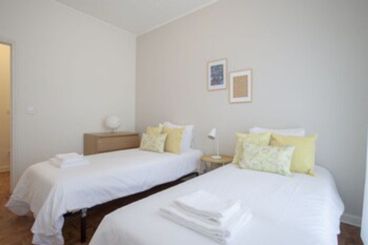 Room 9 of 25