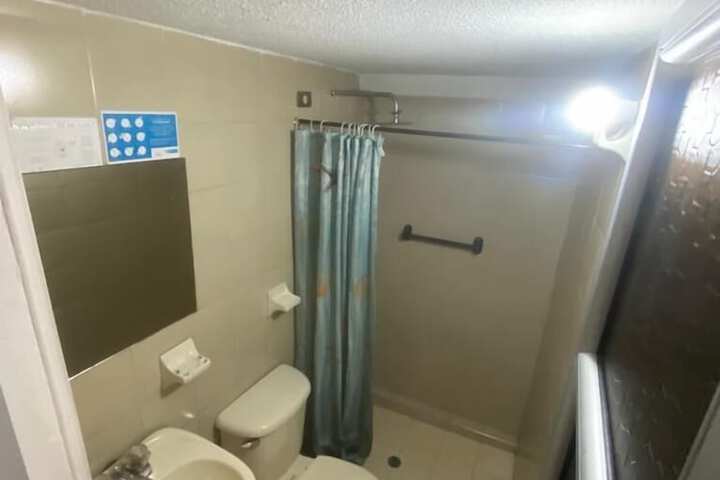 Room 9 of 12