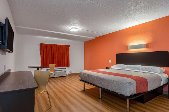 Room 8 of 41
