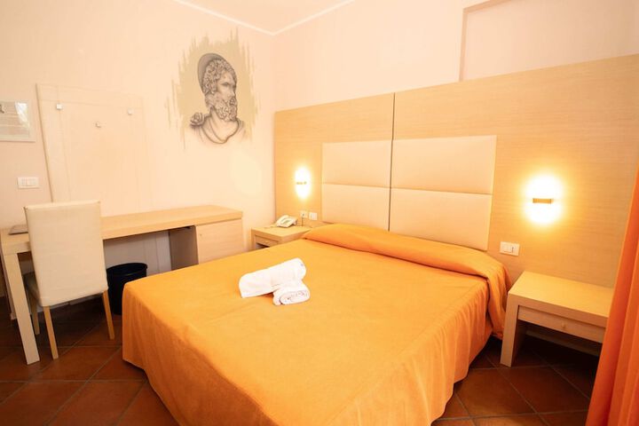 Room 10 of 26